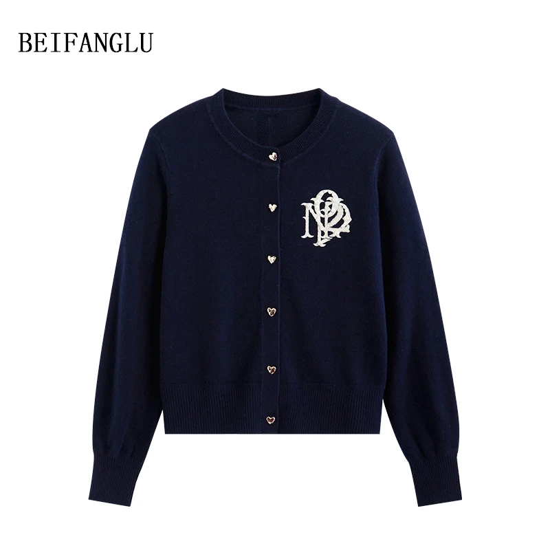 北方鹿【博主穿搭】绵羊毛2024秋冬字母刺绣钉珠圆领针织开衫2699