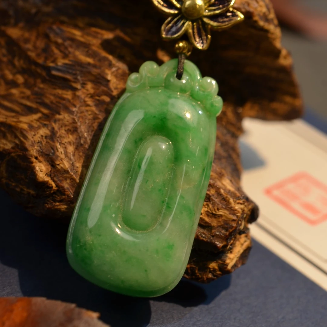 天然缅甸翡翠A货 辣绿如意吊坠 十几年珠宝老店不卖假货