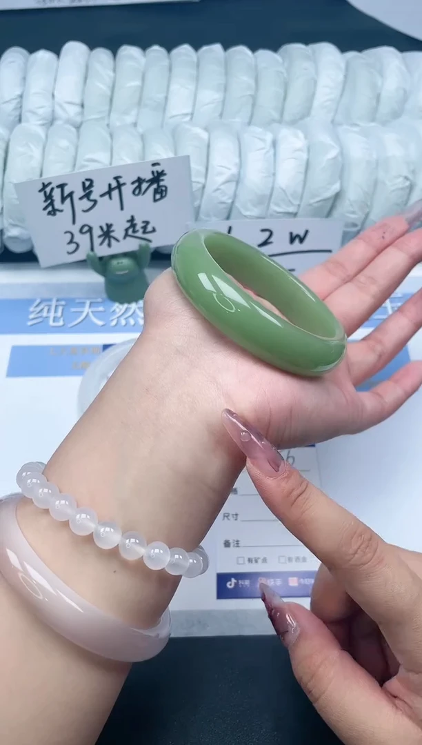 【闪购商品】石英质玉手镯未镶嵌56-60