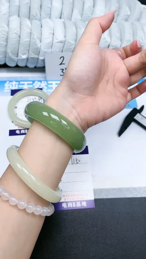 【闪购商品】石英质玉手镯未镶嵌T150-60