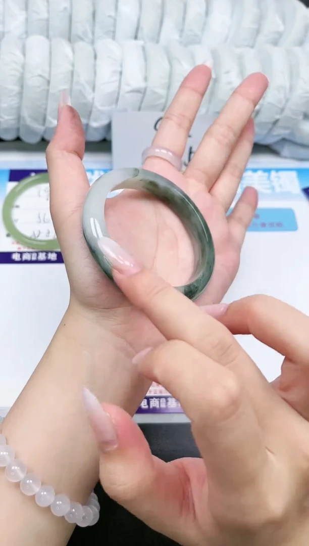 【闪购商品】石英质玉手镯未镶嵌T94-56.5