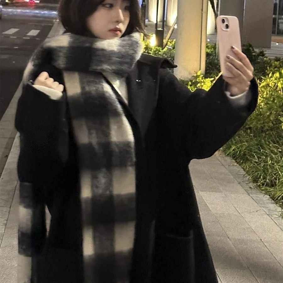 高级感黑白格子长款围巾女韩版秋冬季学生加厚保暖马海毛披肩围脖
