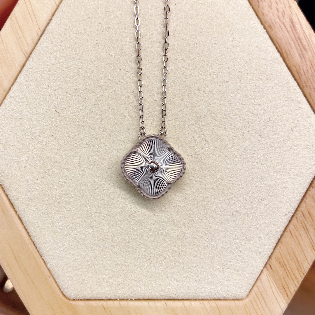 吊坠925银合成锆石 定制厚度1MIL车花四朵花轻奢项链dois12