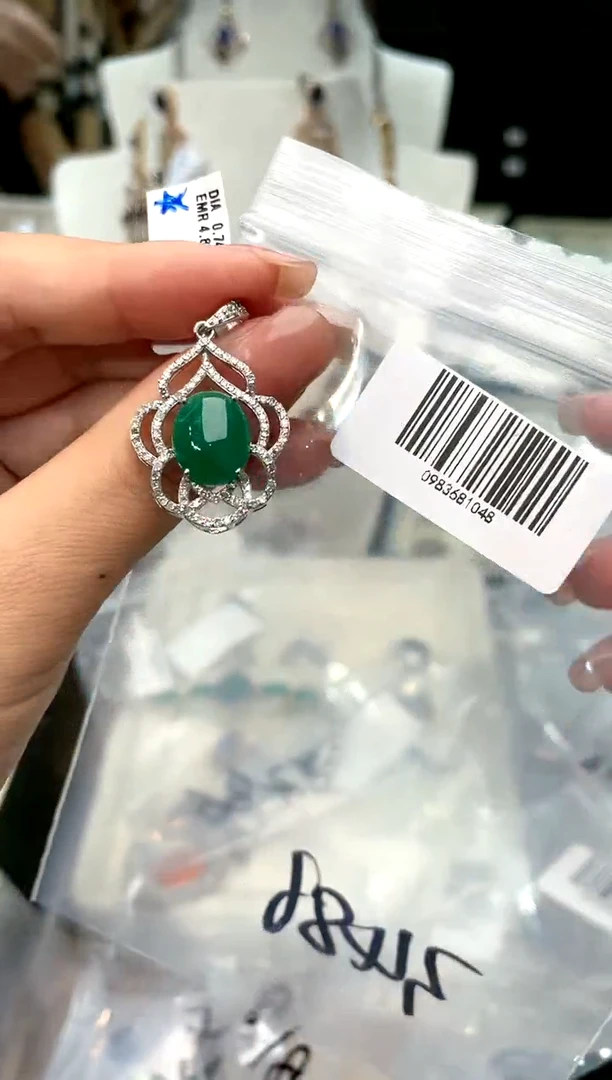 【闪购商品】定制祖母绿吊坠银S925镶嵌吊坠