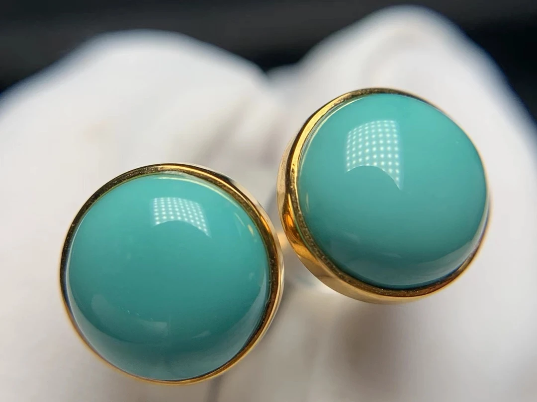 精品原矿高瓷高色玉化18k金绿松石耳钉，时尚精致女款，直径8mm，