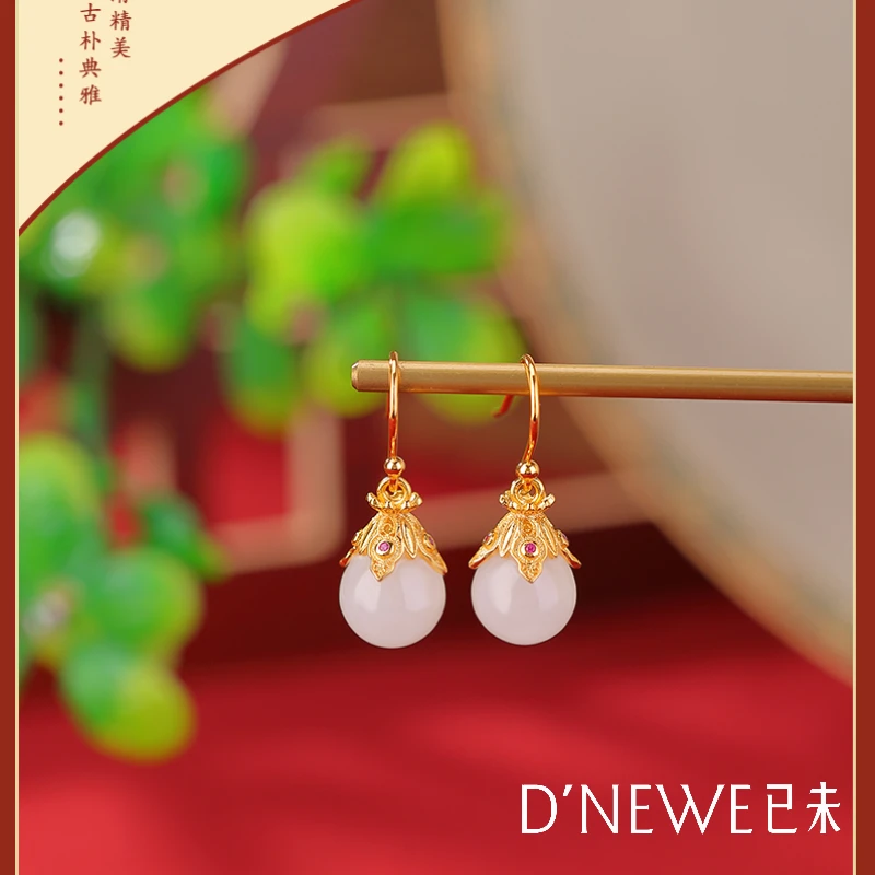S925银时尚亮金和田白玉圆珠耳钩