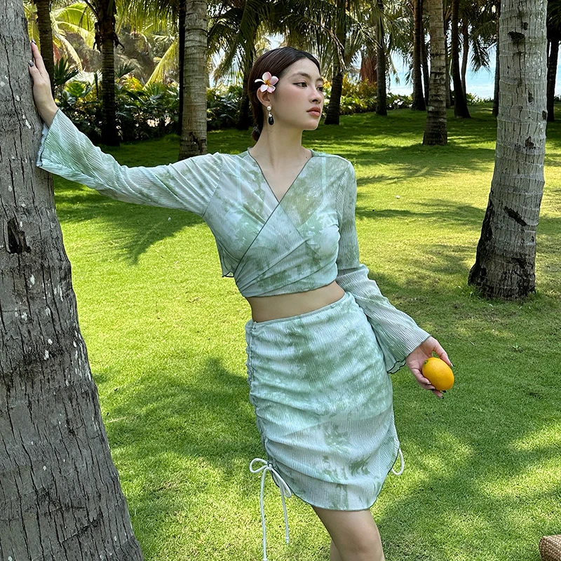 丰姿防走光泳衣连体泳衣女遮肚显瘦比基尼四件套短款长袖性感纯欲