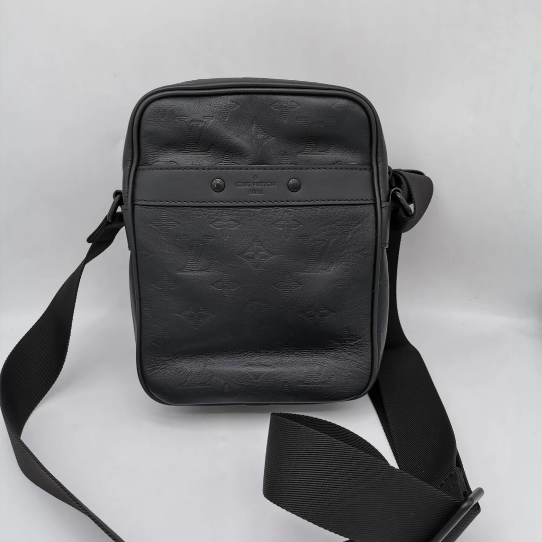 99新 LouisVuitton/路易威登 16574  98新黑色全皮印花相机包