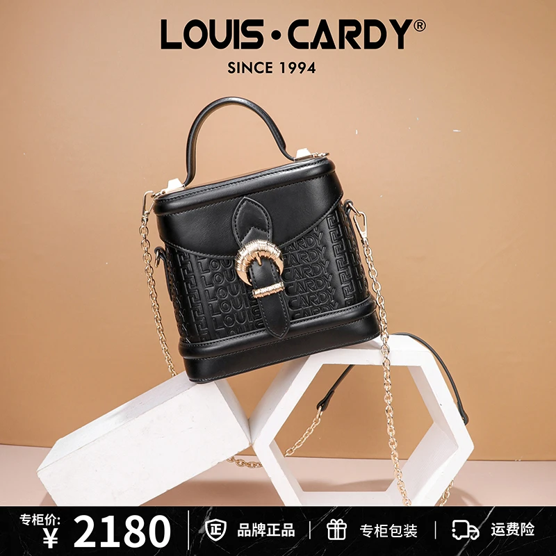 路易卡迪 压花字母单肩斜挎包梯形盒子包高能感穿搭