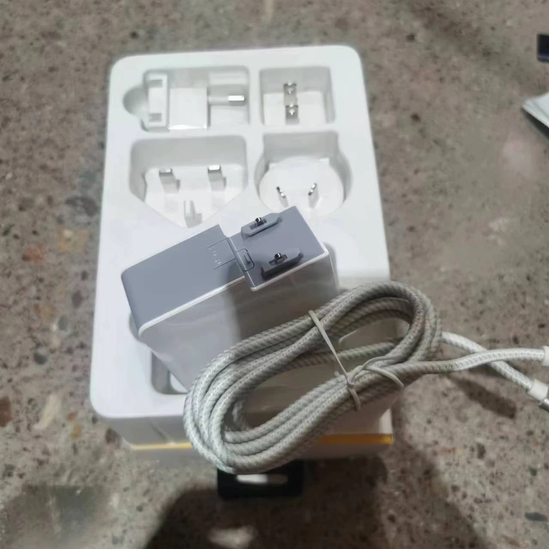 60w单c口充电器内配4插头