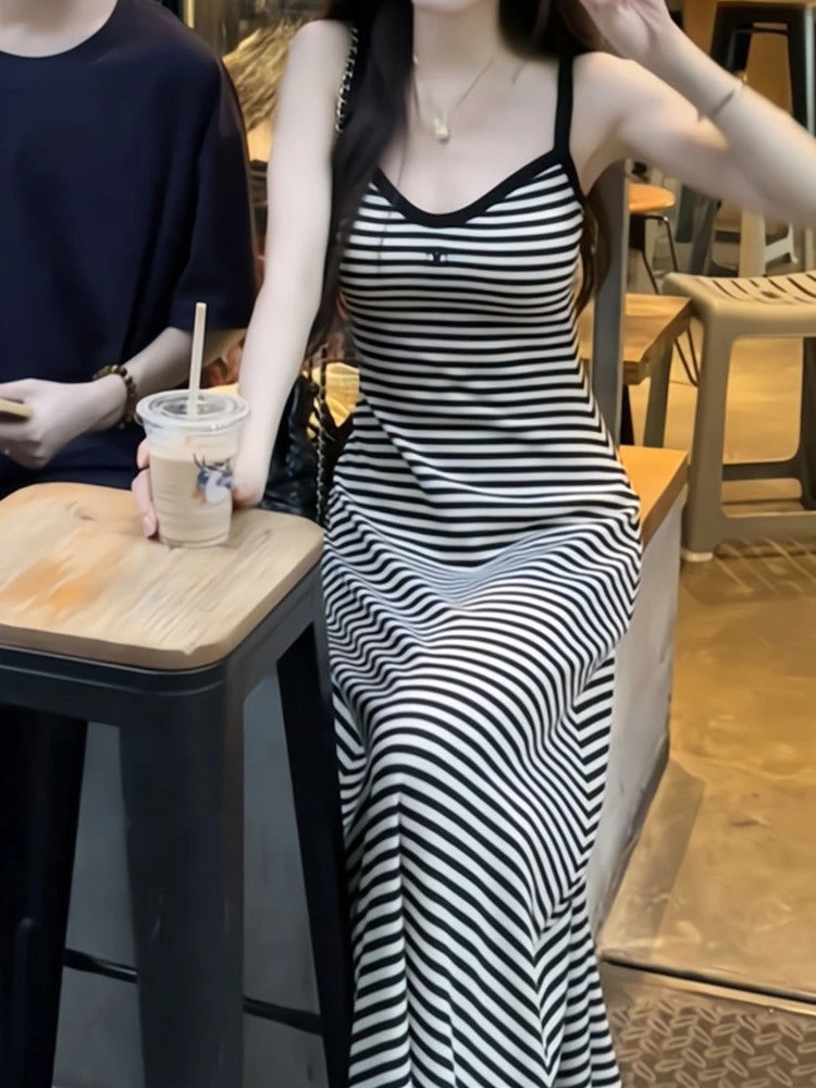 法式包臀长裙女2025夏季时尚休闲款a字条纹修身显瘦吊带连衣裙