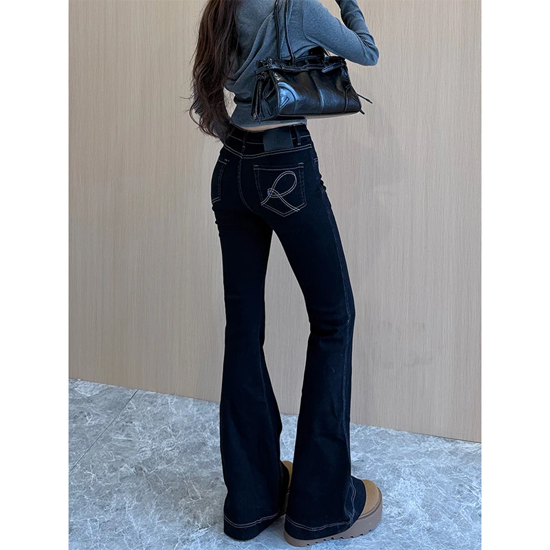 口袋刺绣设计感微喇牛仔裤女2025年秋季新款高腰弹力显瘦喇叭长裤