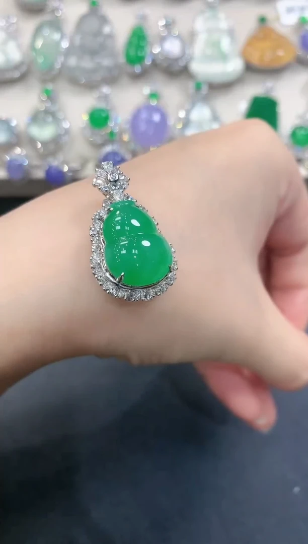 【闪购商品】翡翠吊坠(不含链)18K金镶嵌a46