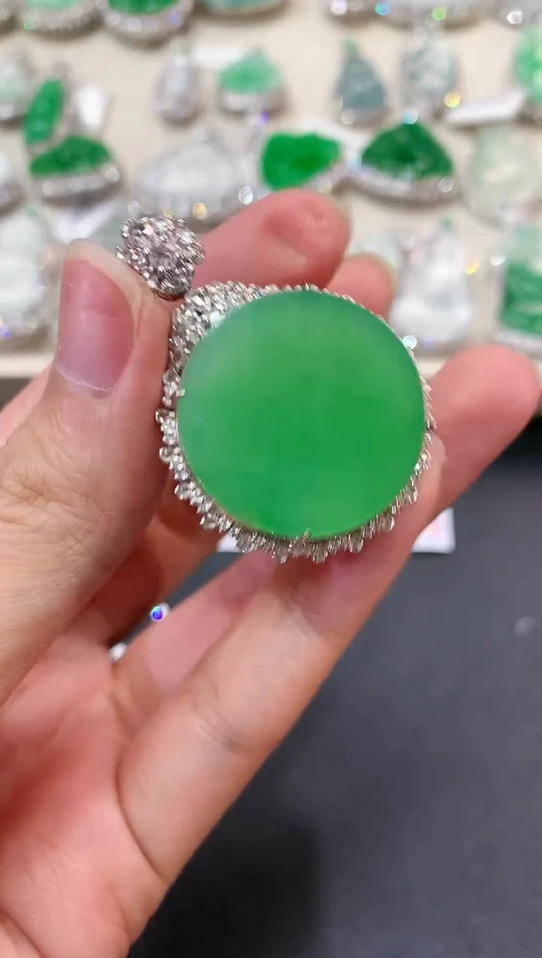 【闪购商品】翡翠吊坠(不含链)18K金镶嵌q75