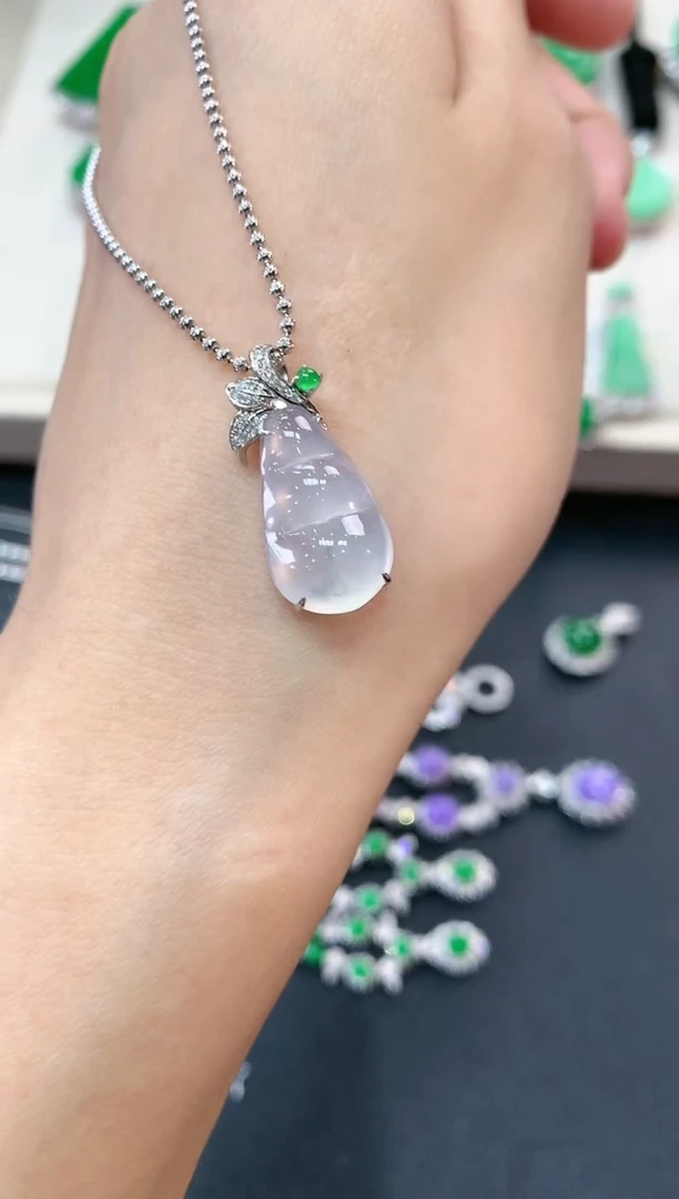 【闪购商品】翡翠吊坠(不含链)18K金镶嵌a17多样性一件发货