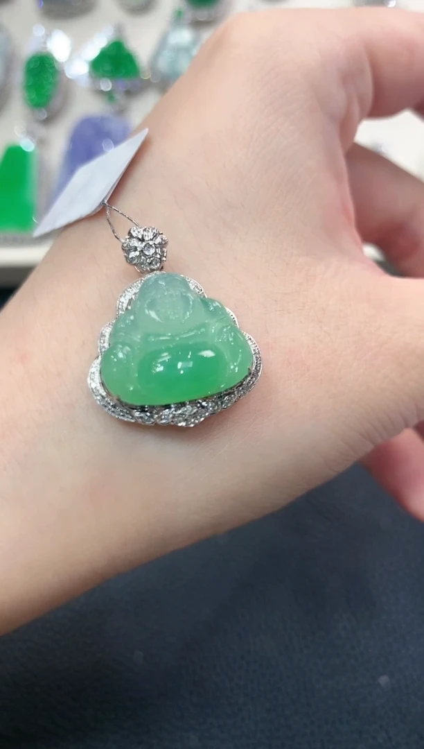 【闪购商品】翡翠吊坠(不含链)18K金镶嵌a7