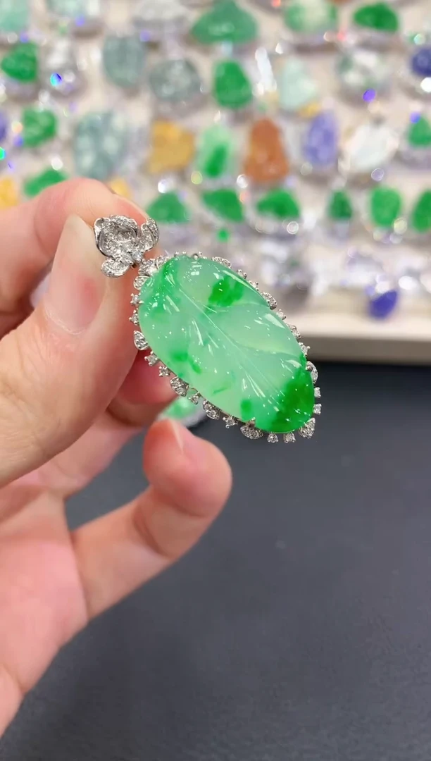 【闪购商品】翡翠吊坠(不含链)18K金镶嵌w13