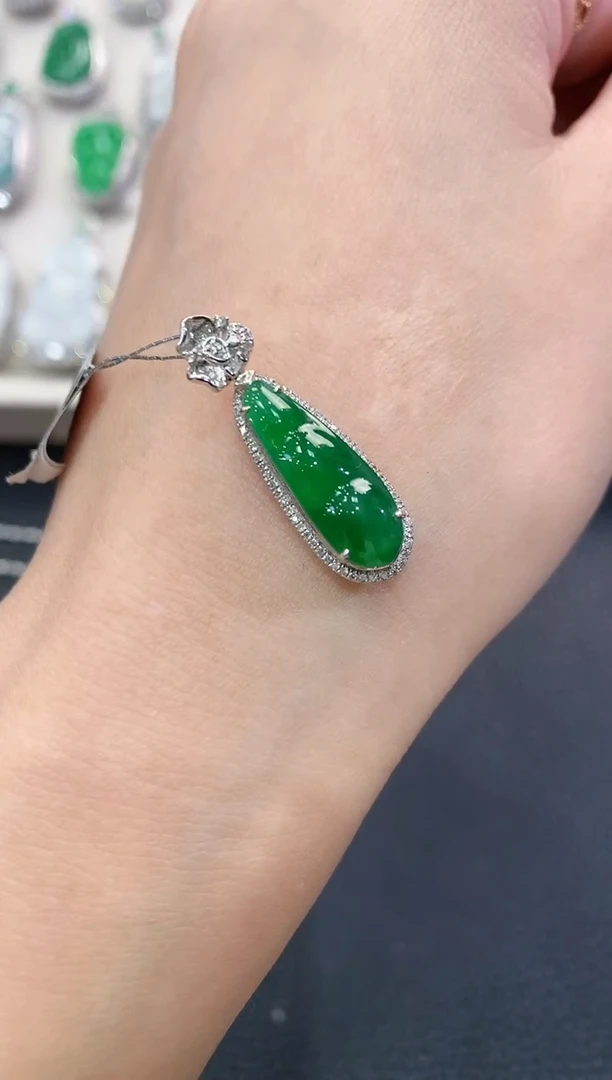 【闪购商品】翡翠吊坠(不含链)18K金镶嵌q36