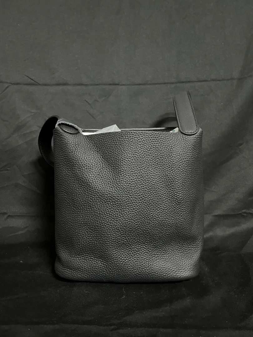 LQ-WITH-QUEEN真皮女包篮子黑色