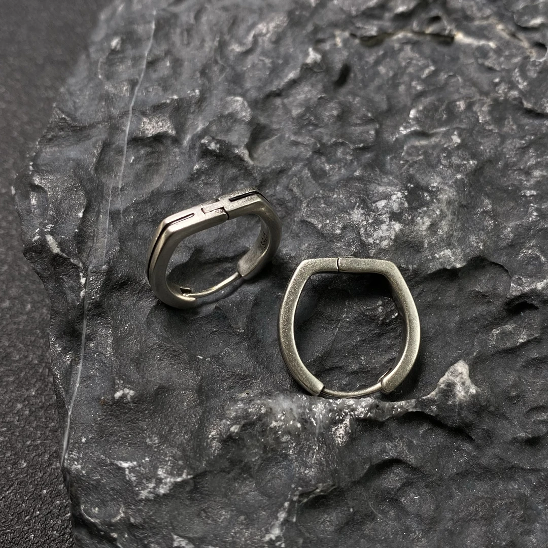 925银耳饰 盾牌棱角线条哑光耳扣G5581 世上潮流气质博主