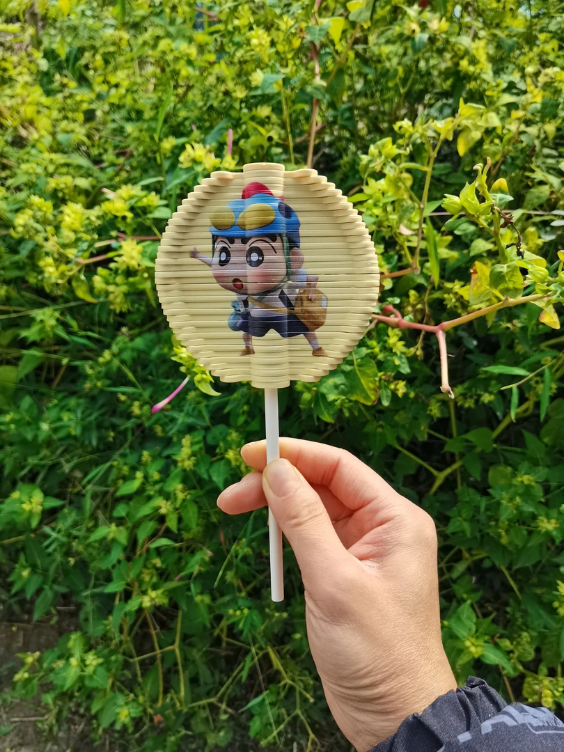 奥特曼变身旋转棒棒糖蜡笔小新创意玩具美队解压哆啦A梦礼物