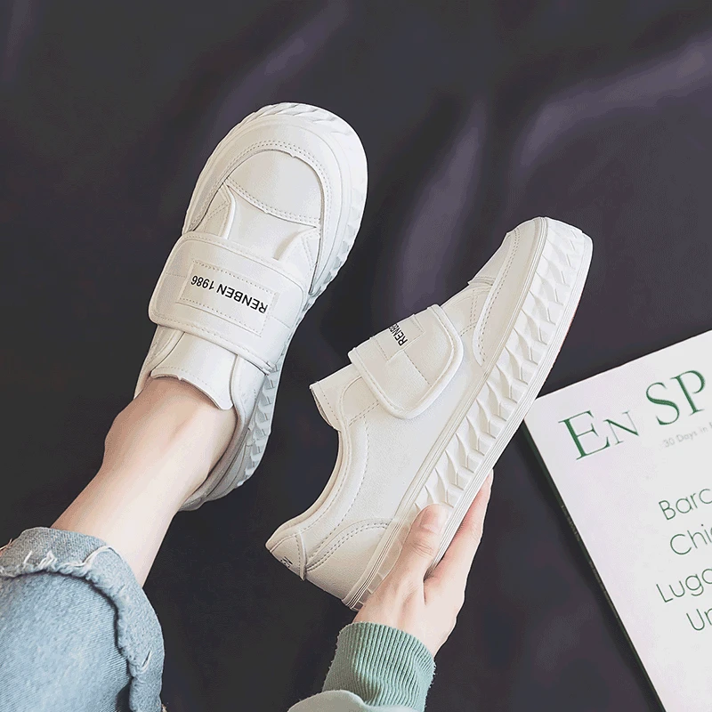人本板鞋女生皮面魔术贴2024秋季新款舒适简约百搭懒人厚底小白鞋