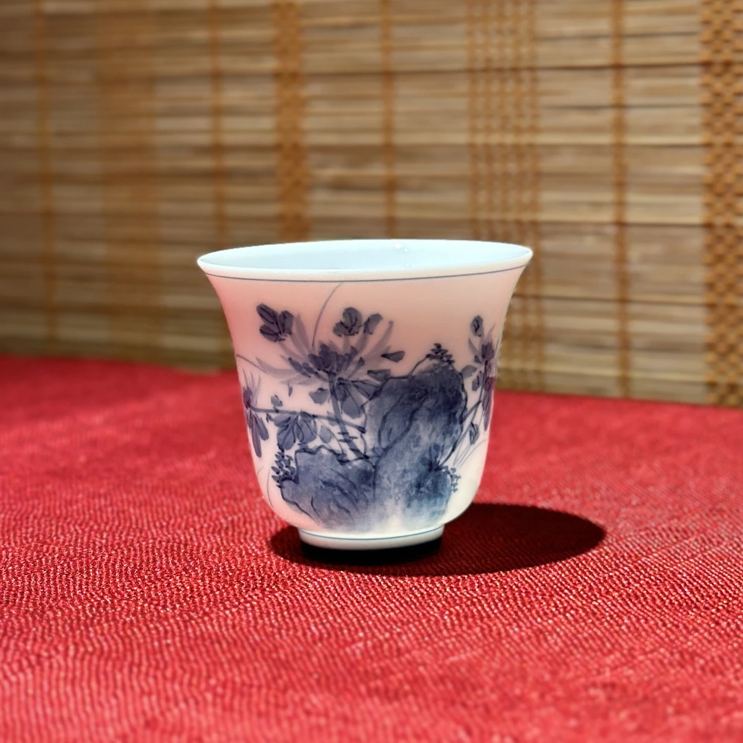 手绘芳菊主人杯/羊脂玉 70毫升茶杯