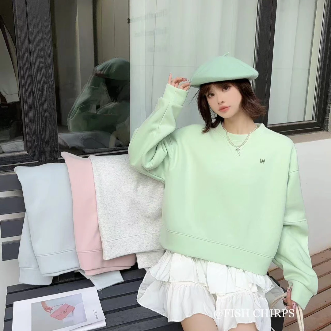 新款IN立体绣领窝拼接三角形圆领短款卫衣6119