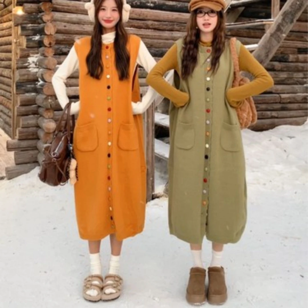 日系宽松慵懒风彩扣设计感口袋无袖背心马甲中长款毛衣连衣裙8200