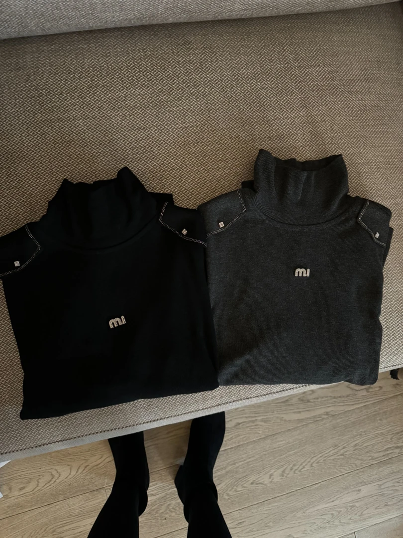 阿黎精选-------设计款显瘦精致加绒打底衫