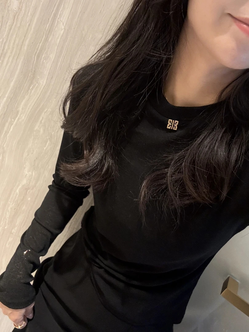 阿黎精选-------圆领简约百搭黑T恤