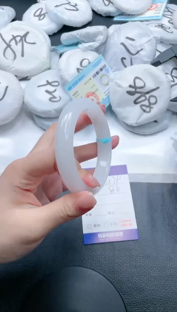 【闪购商品】石英质玉手镯未镶嵌25V179-62