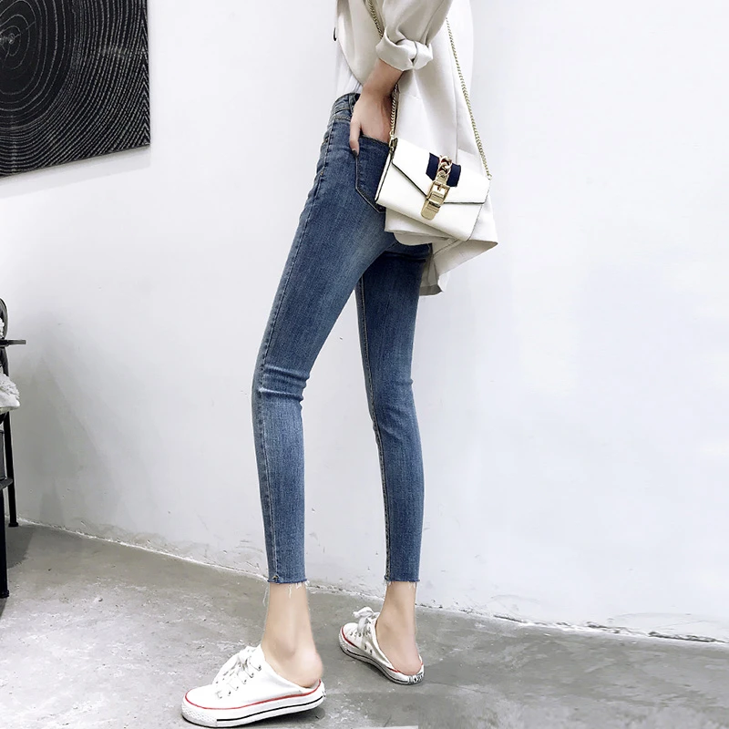 小脚牛仔裤女秋冬2025新款高腰紧身修身显瘦浅色小个子加绒九分裤