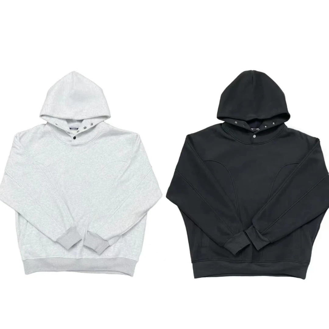 (MM+)红灰三色戴帽设计师款扣子套头休闲宽松奥粒绒卫衣（暖暖冬