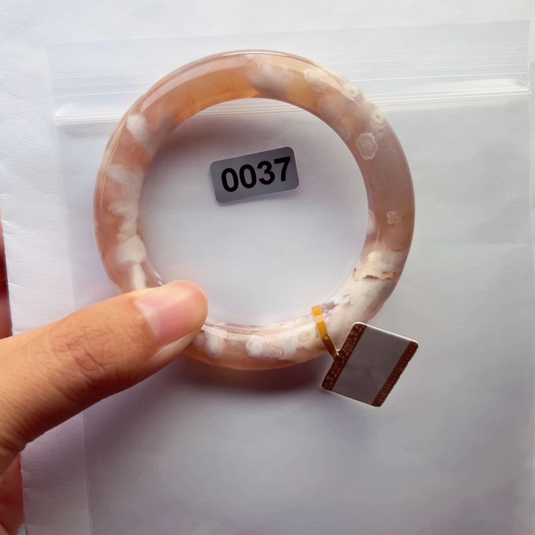 玛瑙/玉髓手镯未镶嵌带****年