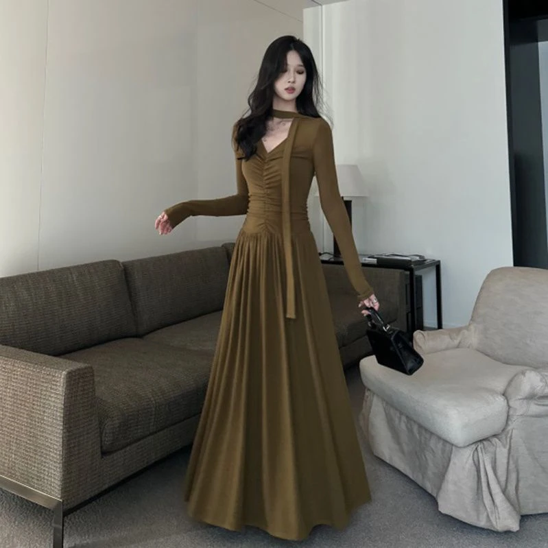 小众设计感褶皱飘带气质连衣裙女秋冬季修身显瘦a字大摆打底长裙