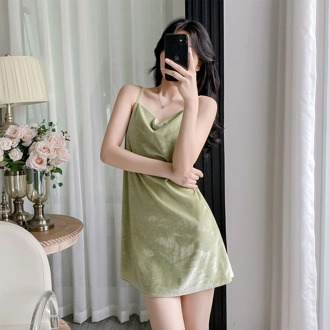 【奢华女人】金丝绒睡衣女秋冬新款性感吊带睡袍带胸垫家居服