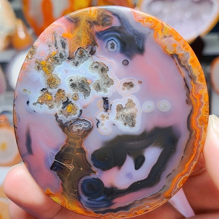 战国红象形意境手把件