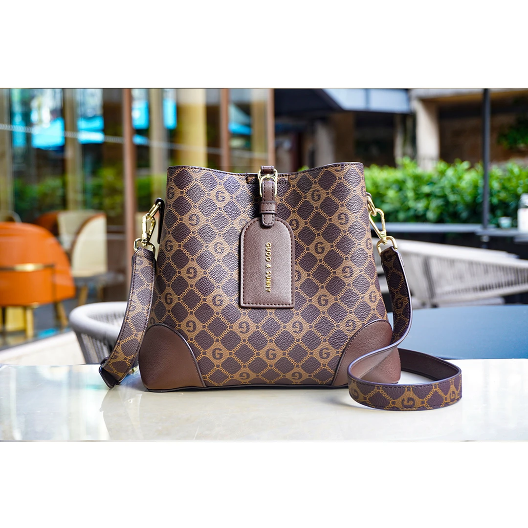 【现货】香港古乔品牌正品时尚休闲GQ8027新款百搭斜挎女包水桶包