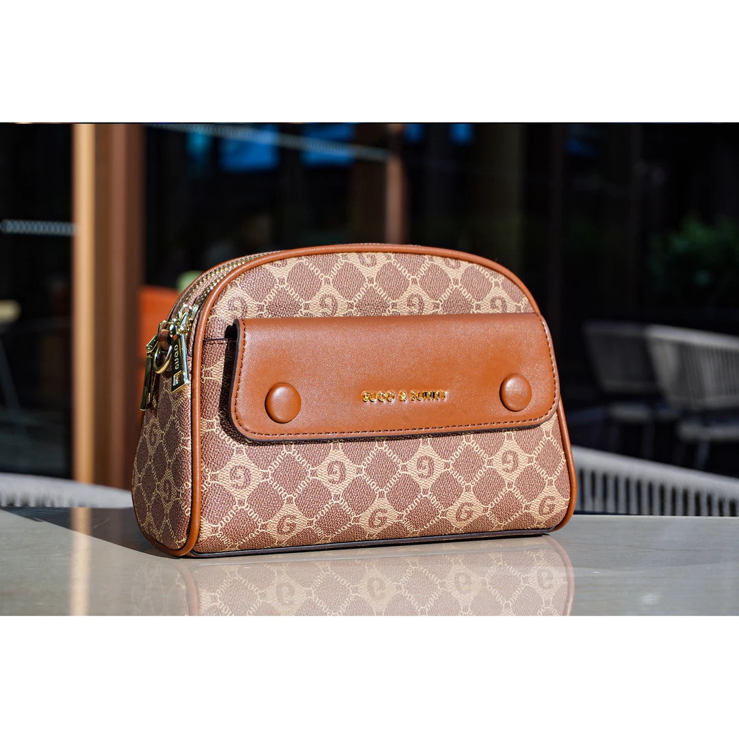 香港古乔2024新款秋冬时尚小众百搭潮流单肩斜挎女包手机包小笑脸