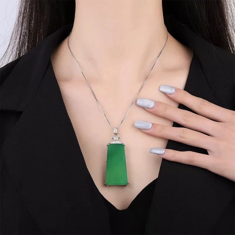 玉髓 【H171】潮流绿色无事牌玉髓项链简约气质款项链
