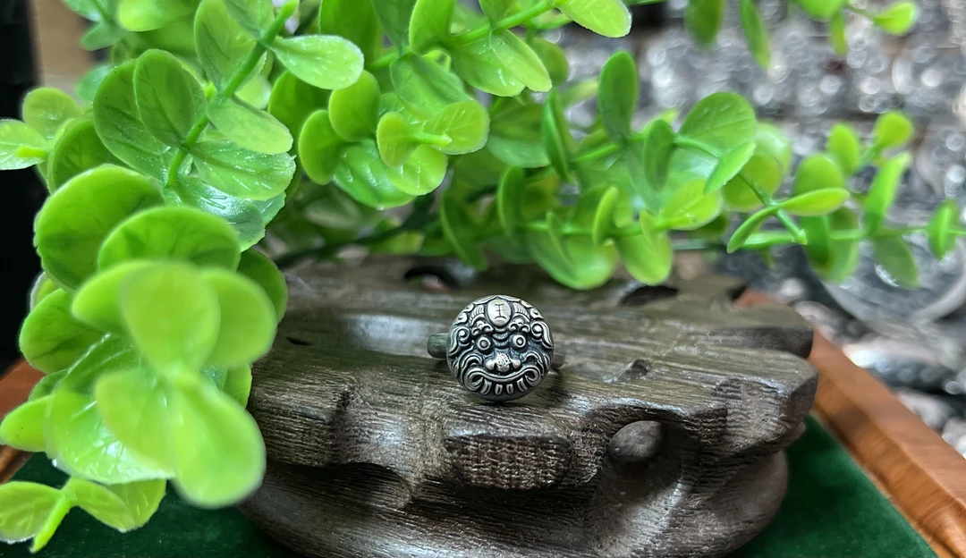 足银戒指 复古足银990 手工錾刻 吞金兽戒指