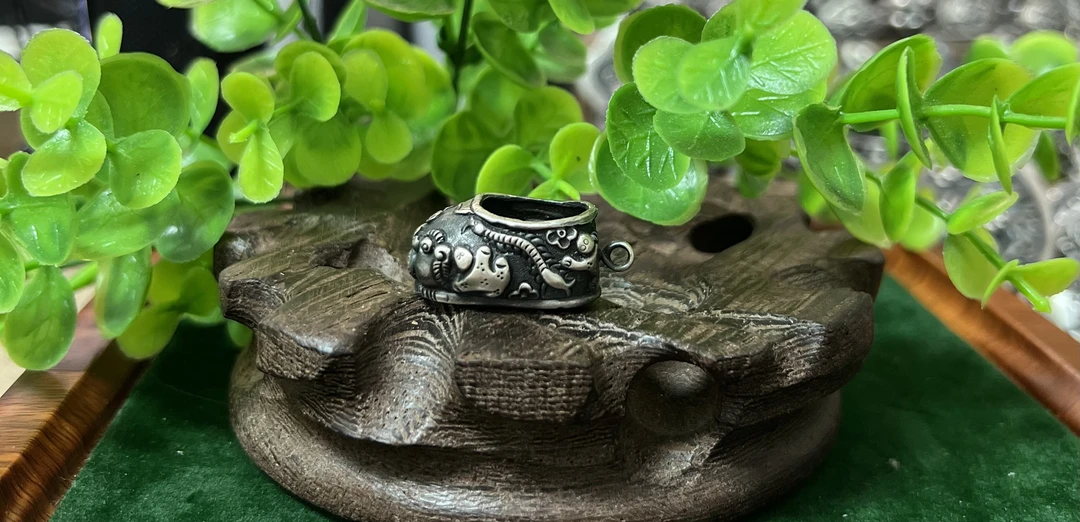 吊坠足银 复古足银990 手工錾刻 虎头鞋