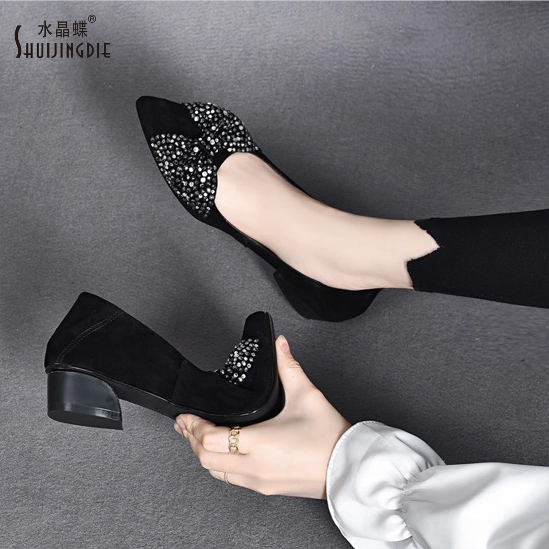 水晶蝶2025新款春秋百搭夏季软底粗跟尖头浅口低跟大码春季妈妈鞋