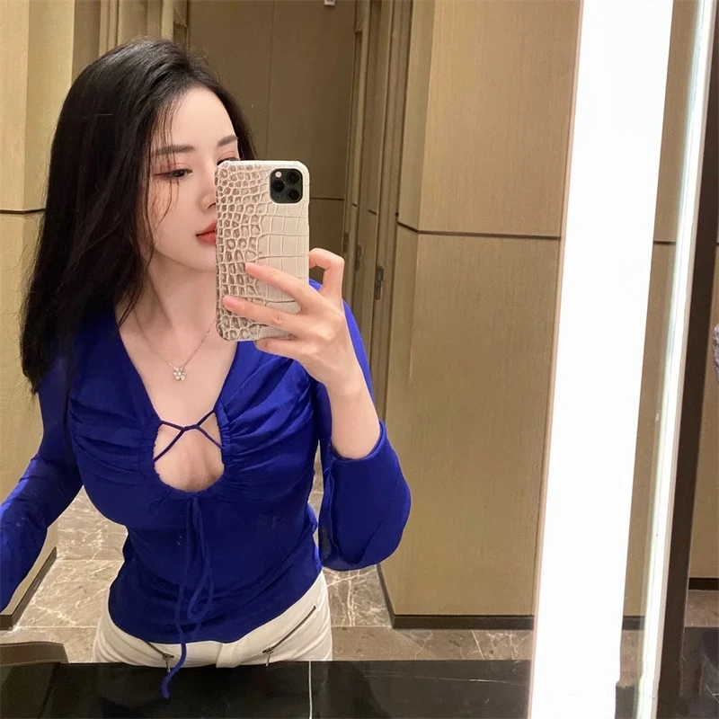克莱茵蓝性感纯欲风低胸设计感修身系带V领弹力网纱喇叭袖上衣女