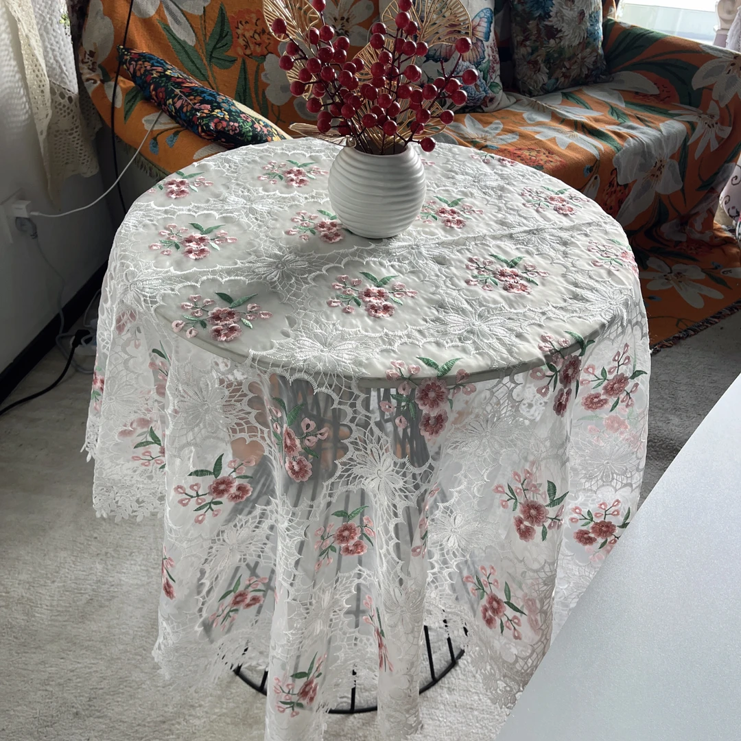 DY017-31-2丝光线（138cm方）白底粉梅花刺绣桌布