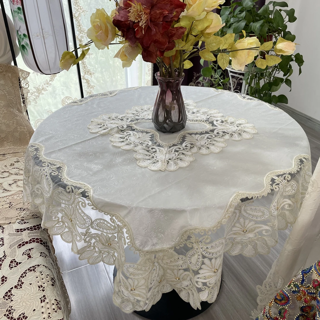 DY205-11金丝绒(125cm方）白色金丝绒锁链绣桌布