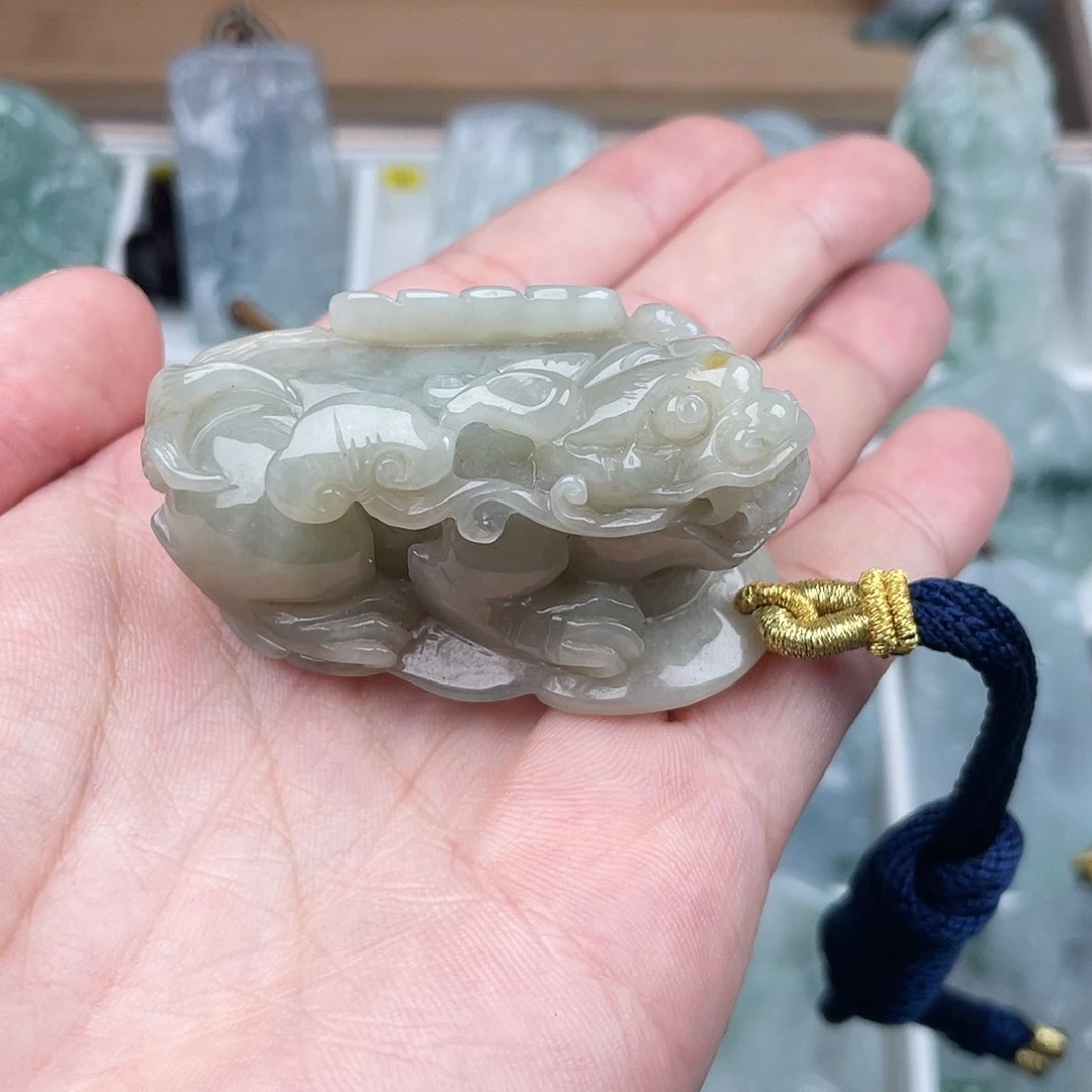 翡翠颈饰未镶嵌手把件