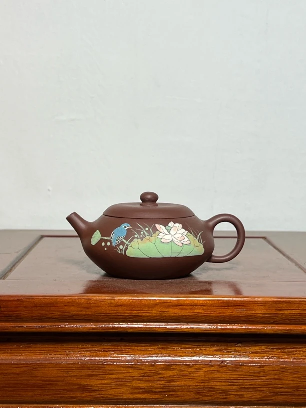 宜兴紫砂壶紫泥扁壶（泥绘荷叶）