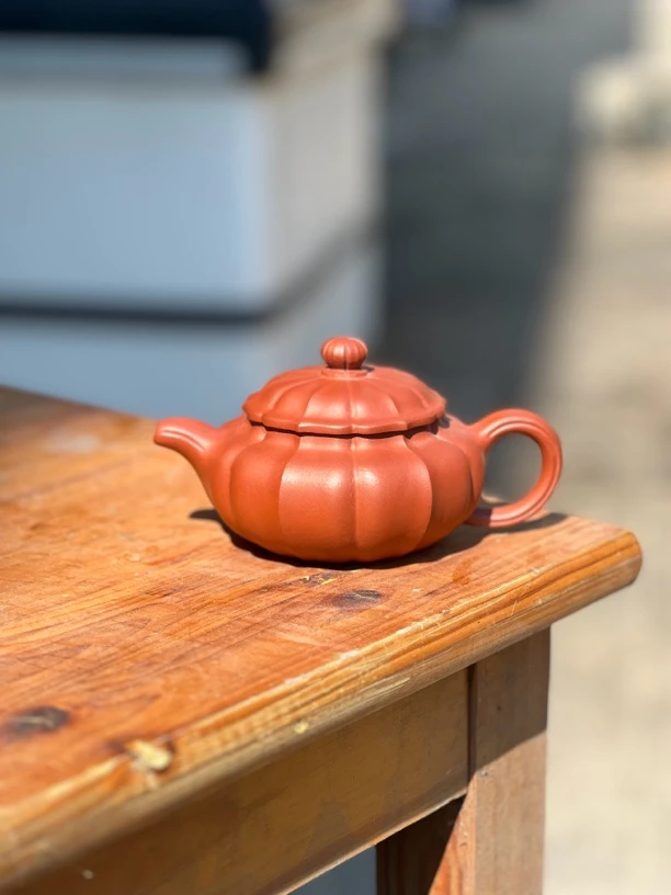 宜兴紫砂壶筋纹210毫升仿古